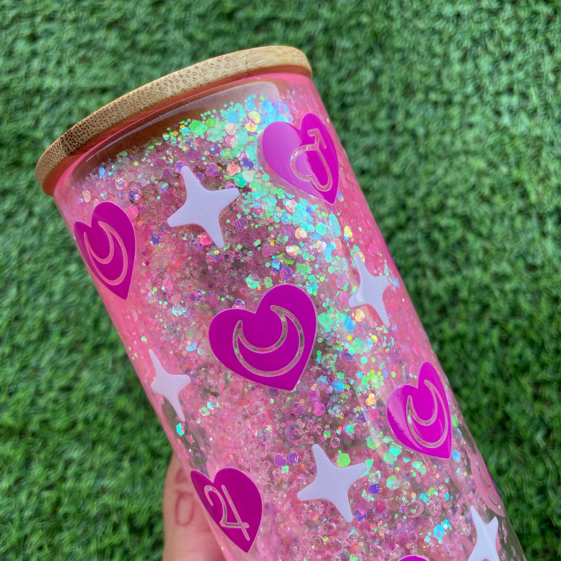 Iridescent Black Pink Reusable Plastic Snow Globe Summer Snowglobe Studded  Tumblers Mug with Straw Logo - China Plastic Bottle and Plastic Water  Bottle price